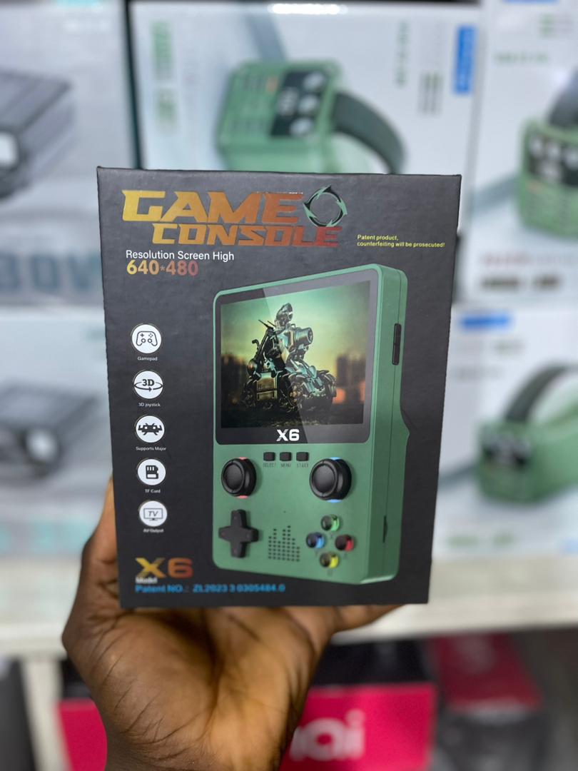 Game Console with 640×480 Resolution Screen